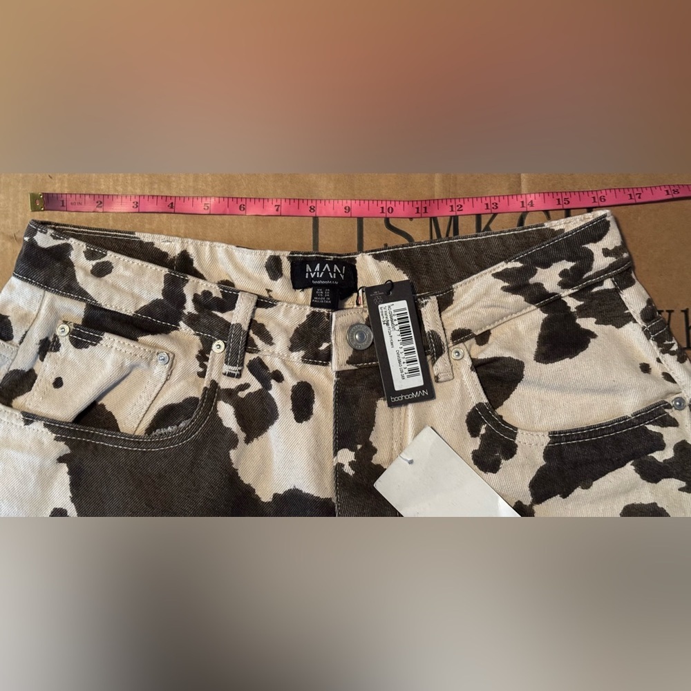 BoohooMAN Tall Washed Baggy Fit Cow Print Jeans - Picture 8 of 14